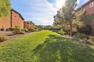 Crescent Ridge Apartments in Henderson, NV - Foto de edificio - Building Photo