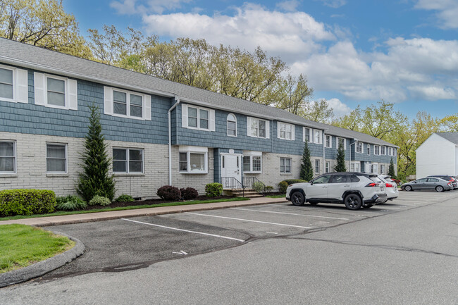 Clearview Heights Condominiums in Chicopee, MA - Building Photo - Building Photo