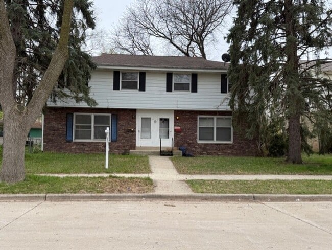 property at 7111 W Brentwood Ave