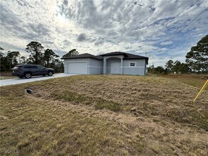 1046 Marshall Ave S in Lehigh Acres, FL - Building Photo - Building Photo
