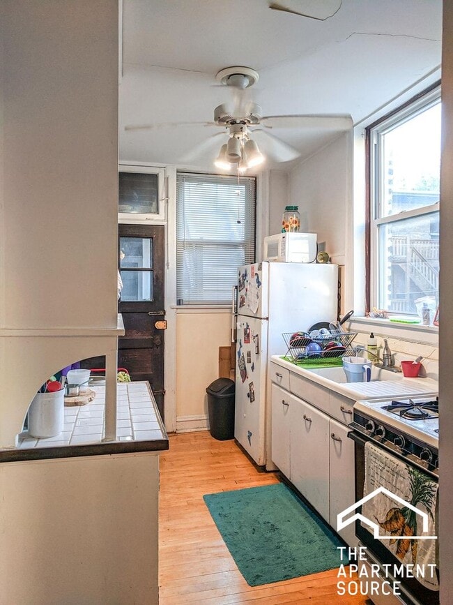 property at 5210 N Damen Ave