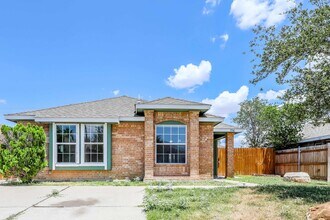 1936 Denmark Ln in Laredo, TX - Building Photo - Building Photo