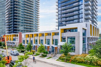 Seasons in Toronto, ON - Building Photo - Building Photo