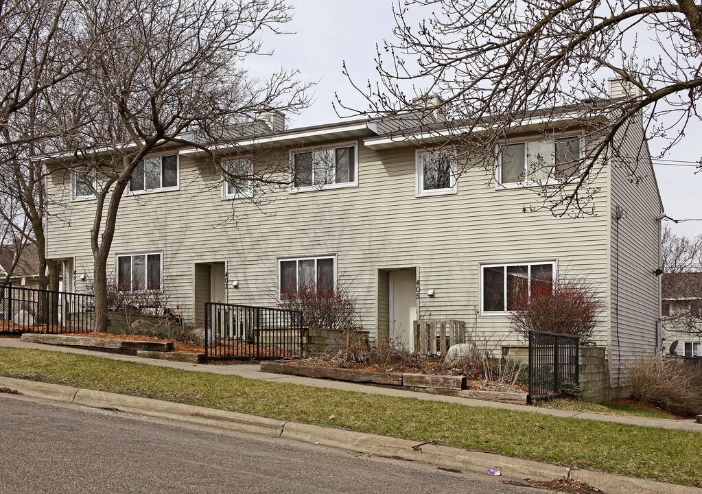 Community Plaza in St. Paul, MN - Building Photo