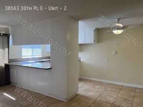 38563 10th Pl E in Palmdale, CA - Building Photo - Building Photo