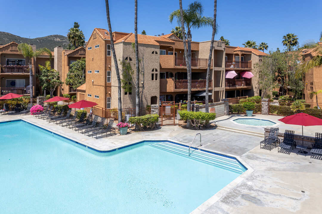 La Terraza Apartments in San Diego, CA - Building Photo