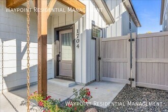 1704 E Cutgrass Ln in Eagle, ID - Building Photo - Building Photo