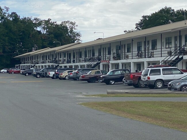 Sundial Apartments in Lake City, FL - Building Photo - Building Photo