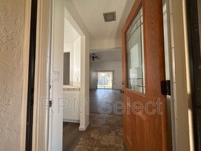 8085 Forest Glen Way in Citrus Heights, CA - Building Photo - Building Photo