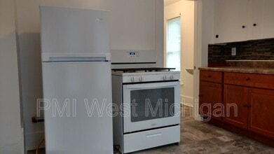921 Dayton St SW in Grand Rapids, MI - Building Photo - Building Photo
