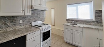 2420 Bennett Ave in North Bellmore, NY - Building Photo