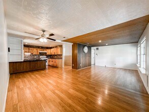 29723 County Rd 25 in Damon, TX - Building Photo - Building Photo