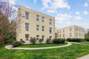 4701 Ravenswood Rd in Riverdale Park, MD - Building Photo