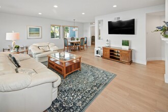 16 Montego Ct in Coronado, CA - Building Photo - Building Photo