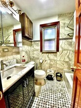 2051 27th St, Unit 1fl in Astoria, NY - Building Photo - Building Photo