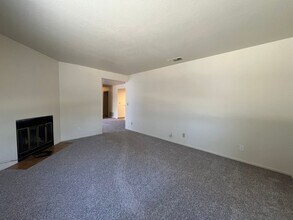 9088 Salmon Falls Dr in Sacramento, CA - Building Photo - Building Photo