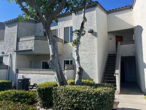 8 Town and Country Rd in Pomona, CA - Building Photo - Building Photo