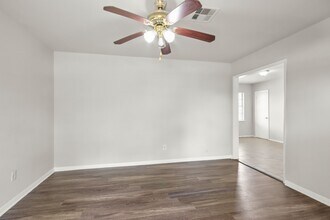 7411 Langley Rd in Houston, TX - Building Photo - Building Photo