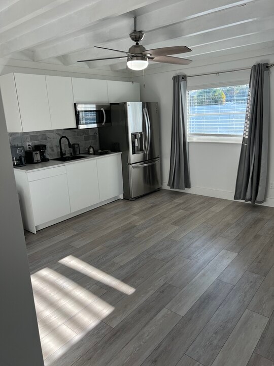 2300 NE 11th Ave, Unit Studio in Wilton Manors, FL - Foto de edificio