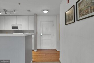 5563 Seminary Rd in Falls Church, VA - Building Photo - Building Photo