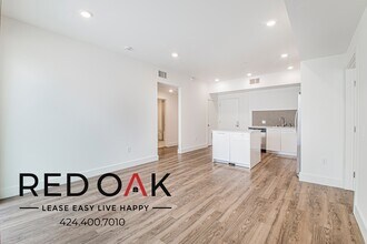 5727 La Mirada Ave in Los Angeles, CA - Building Photo - Building Photo