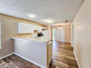 1073 Antigua Cir in Pensacola, FL - Building Photo - Building Photo