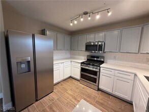 2613 Pinerock St in Las Vegas, NV - Building Photo - Building Photo