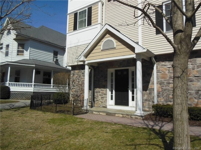 1725 Summer St in Stamford, CT - Building Photo - Building Photo