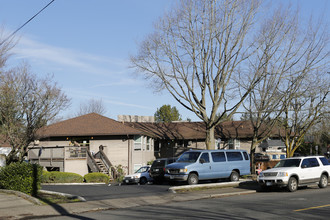 Prescott Terrace Apartments in Portland, OR - Building Photo - Building Photo