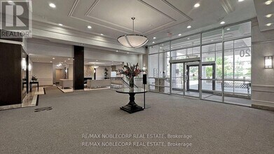 20-520 N Park Rd in Vaughan, ON - Building Photo - Building Photo