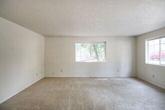 3200 Lorian Ln SE in Salem, OR - Building Photo - Building Photo