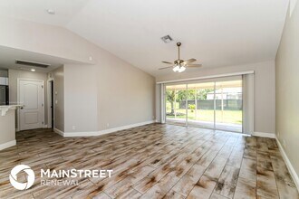 3303 NW Juanita Pl in Cape Coral, FL - Foto de edificio - Building Photo