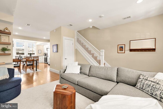 property at 407 Delafield Pl NW