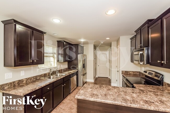 369 Vincent St in Alabaster, AL - Foto de edificio - Building Photo