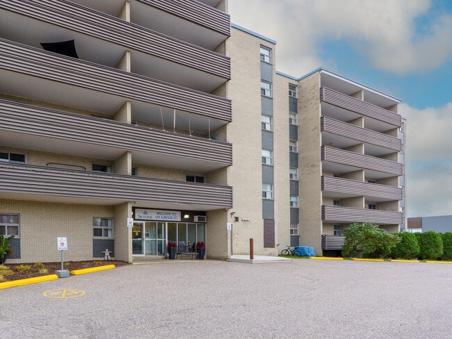 Bay Court Apartments in North Bay, ON - Building Photo - Building Photo