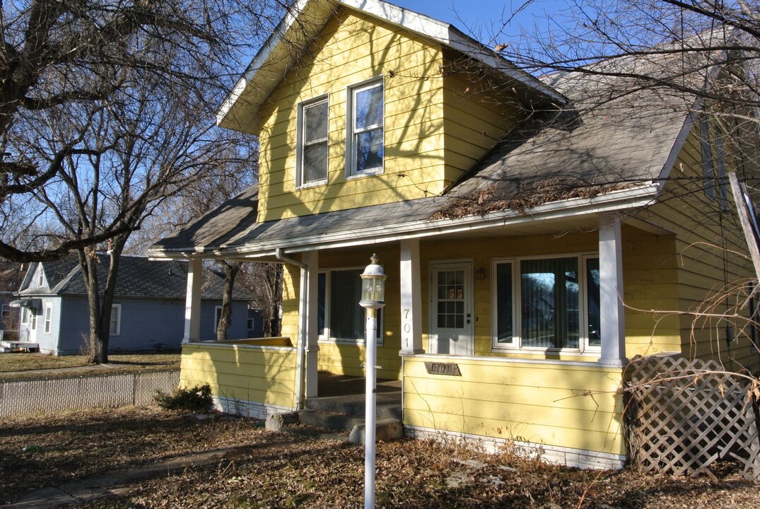 701 10th St NE in Minot, ND - Building Photo