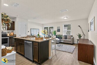 585 Century 21 Dr in Jacksonville, FL - Building Photo - Building Photo