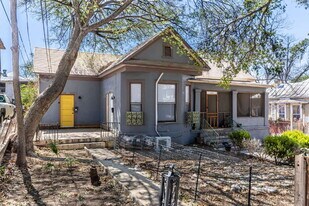 426 W Woodlawn Ave in San Antonio, TX - Building Photo