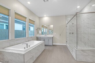 369 Portus Delphini Ct in Henderson, NV - Foto de edificio - Building Photo