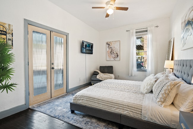 property at 1221 E Columbus Dr