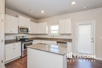 225 Pratt Dr in Covington, GA - Building Photo - Building Photo
