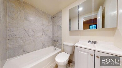 36 W 73rd St in New York, NY - Building Photo - Building Photo