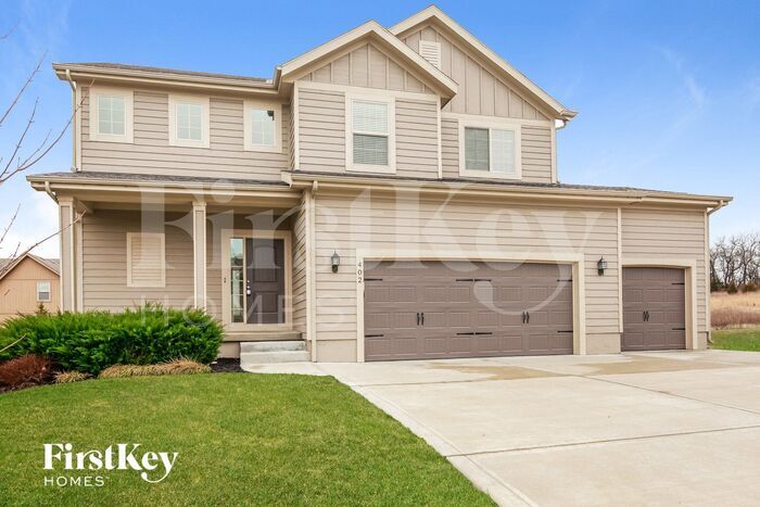 402 Meadowlark Dr in Raymore, MO - Building Photo