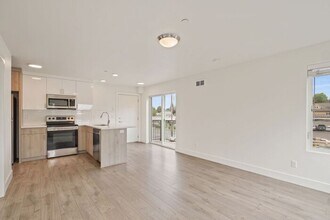 4730 SE Belmont St in Portland, OR - Building Photo - Building Photo