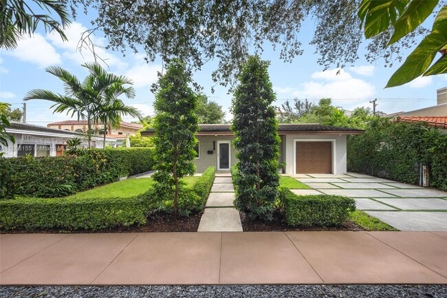 1261 San Miguel Ave in Coral Gables, FL - Foto de edificio - Building Photo