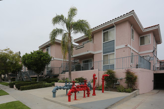 Biltmore Apartments in Anaheim, CA - Foto de edificio - Building Photo