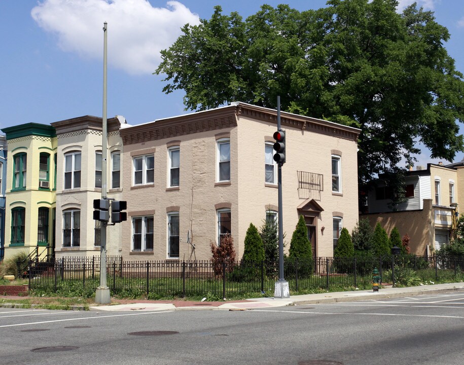 1202 6th St NE in Washington, DC - Building Photo