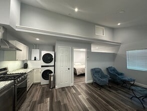 30690 Lakefront Dr in Agoura Hills, CA - Building Photo - Building Photo