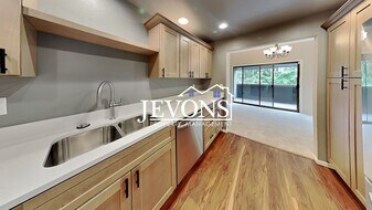 2626 4th Ave N in Seattle, WA - Building Photo