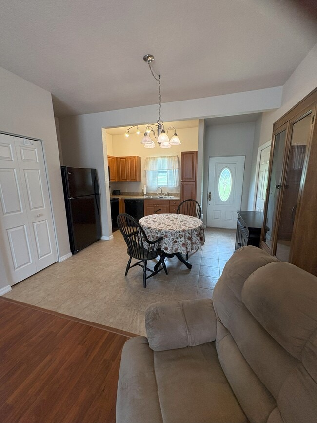4416 SE 4th Pl, Unit Private Apartment in Ocala, FL - Foto de edificio - Building Photo